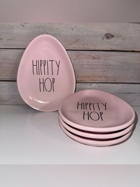 Rae Dunn Pink HIPPITY HOP Easter Plates (4) NWT in Box! 🐰